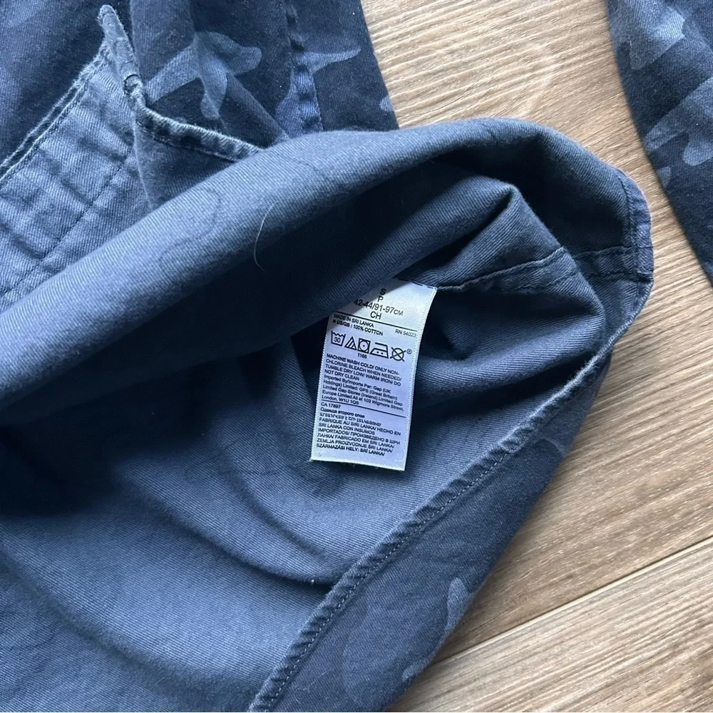 Banana Republic | Luxe Flannel Blue Camo Slim Fit Button Down Shirt (Small)